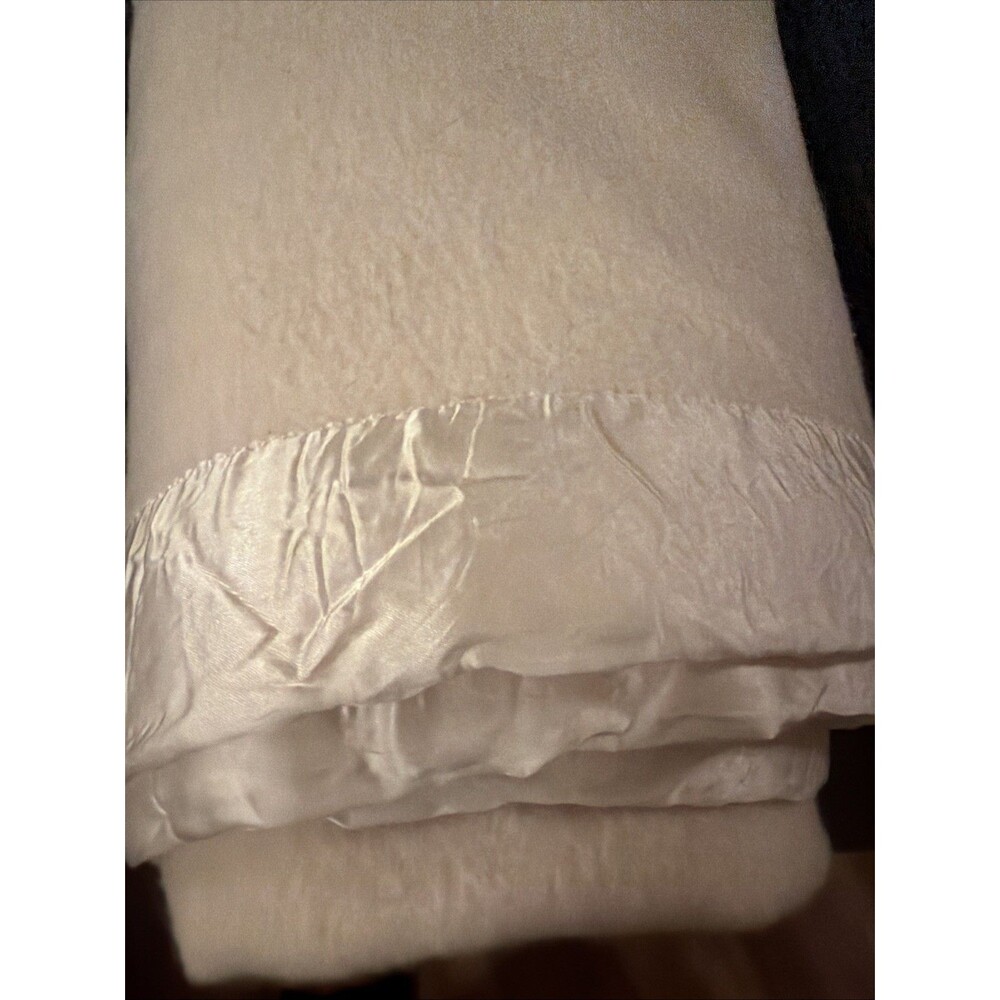 Vtg Kenwood Wool Twin Wool Blanket Ivory Satin Binding Mid Century.  Good Cond. - Picture 6 of 7